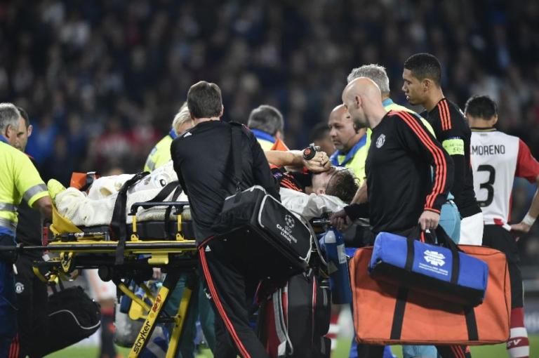 Man U . Manchester's Luke Shaw leaves the field after being injured during a UEFA Champions League match against PSV Eindhoven in Eindhoven, Belgium on September 15, 2015 (AFP Photo:John Thys)